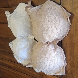 2 Victorias Secret Bras 32 DD Lace Underwire